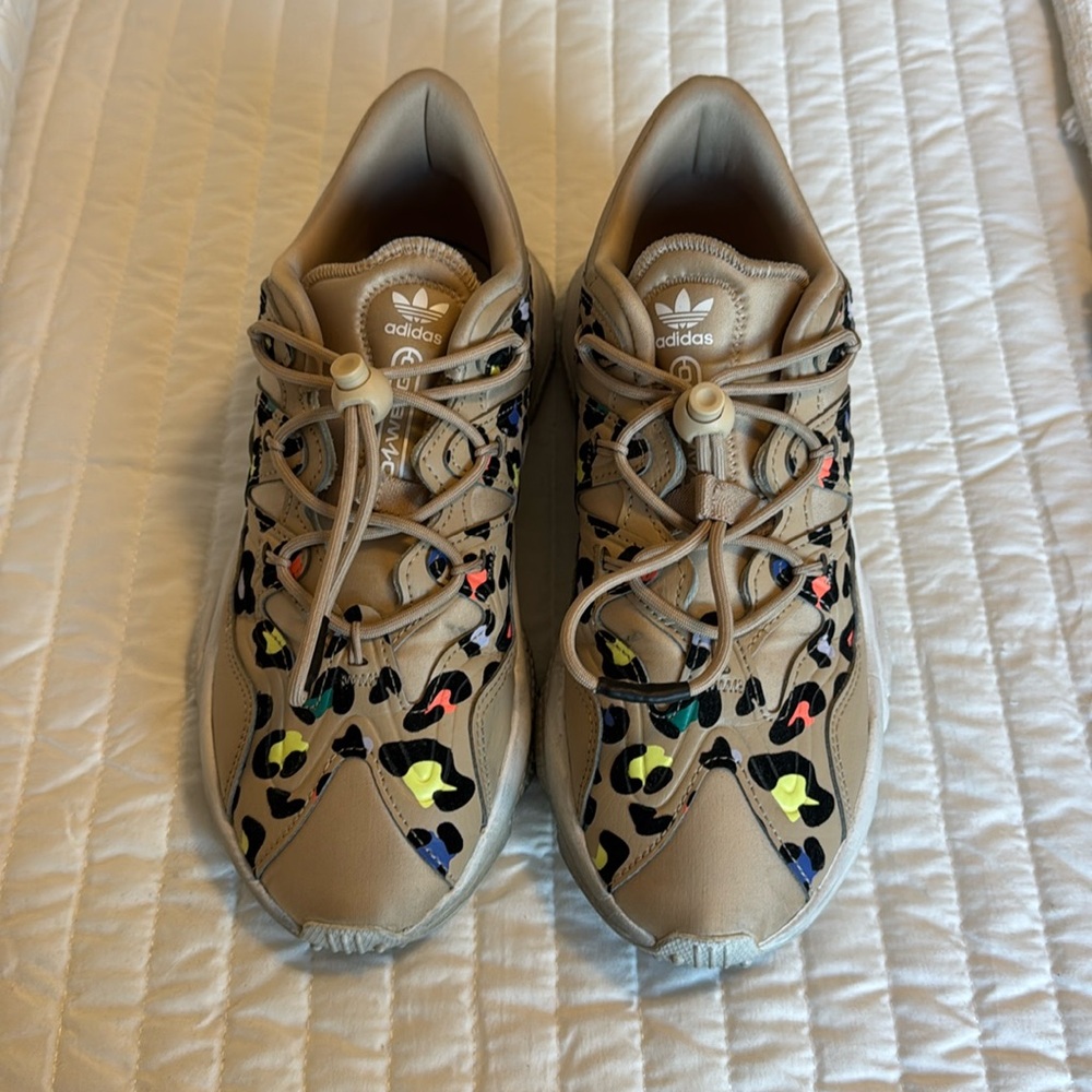 Adidas Onweego cheetah sneakers size women’s 7.5